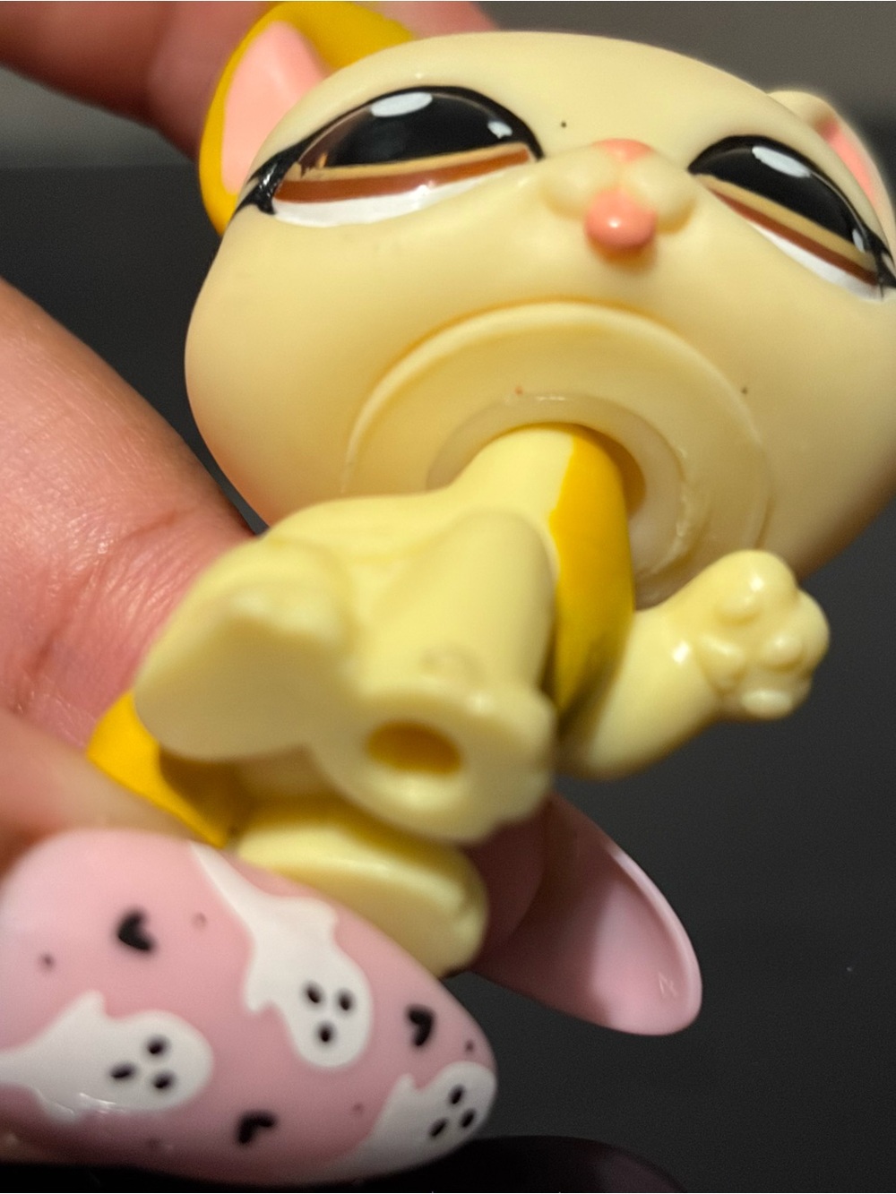 Littlest Pet Shop Cream and Yellow Cat Figure with Big Eyes - Picture 4 of 6
